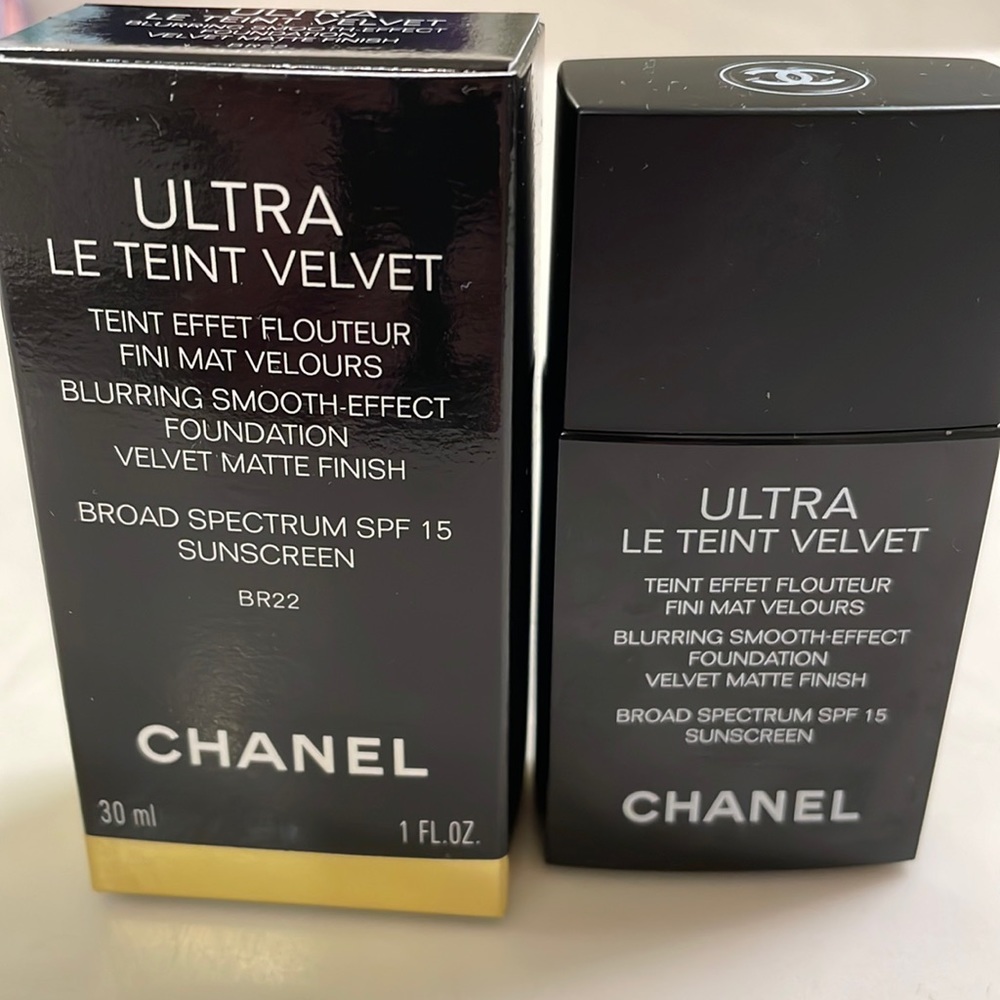 Chanel Ultra Le Tint Velvet BR22